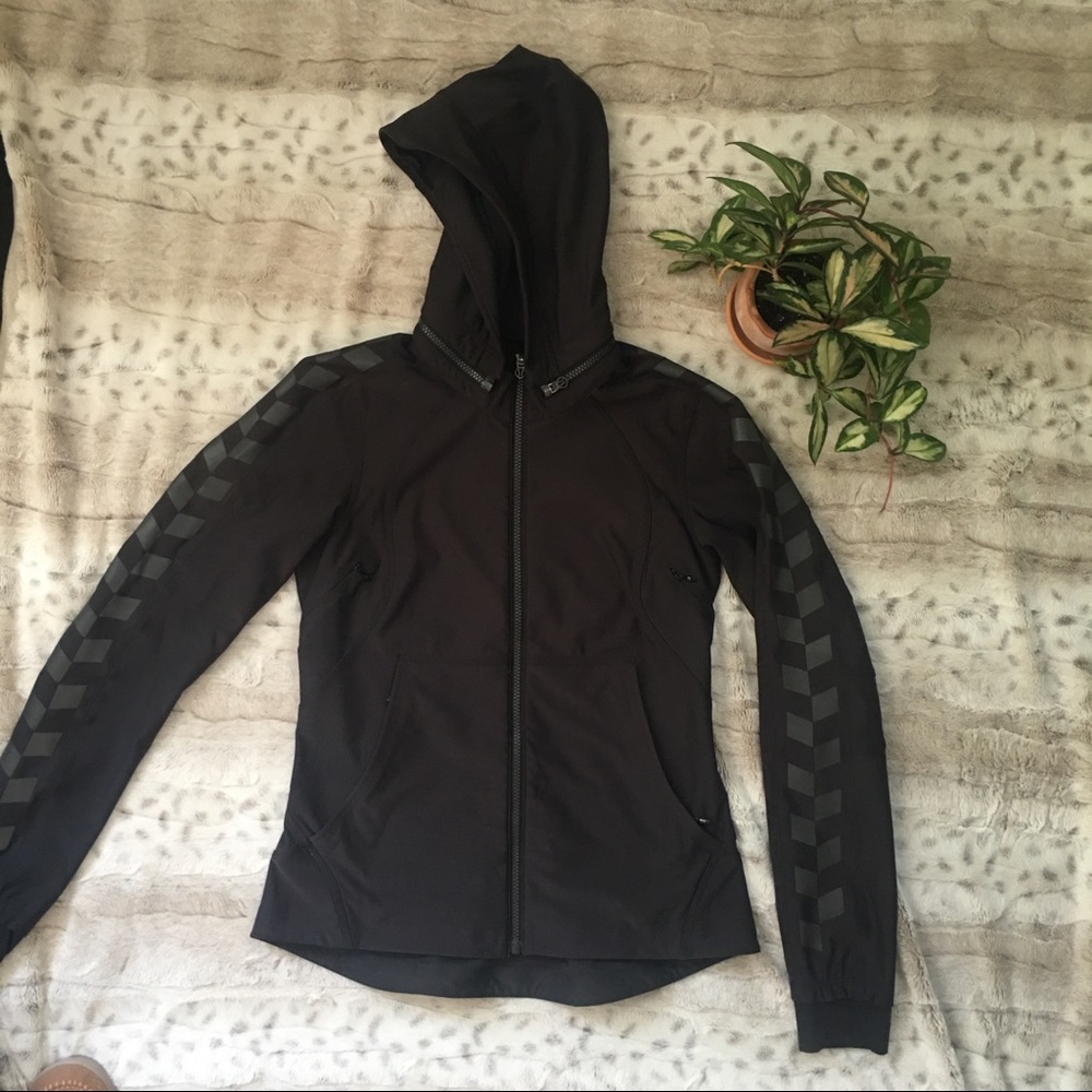 Lululemon rain jacket with chevron detail